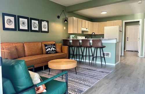 Eatonville Casa | 2 BR Historic Townhouse in Downtown Eatonville. Mt Rainier wildlife &waterfalls!