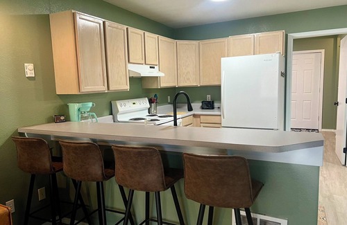 Eatonville Casa | 2 BR Historic Townhouse in Downtown Eatonville. Mt Rainier wildlife &waterfalls!