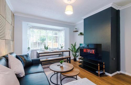 Broadheath Casa | 2 BR House By Eason Stays Short Lets & Serviced Accommodation Wythenshawe With Free Parking