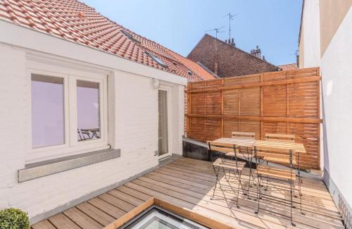Fives Casa | 2 BR house w/terrace, near train stations & metro
