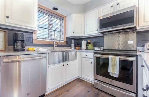 Blowing Rock Condominio | Recientemente renovado en Chetola Resort con todas las comodidades, a pie de Main St Blowing Rock