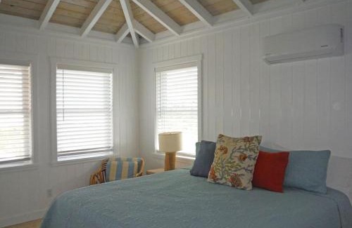 George Town Apartamento | 2 BR KESTREL COTTAGE with Exclusive Beach Park