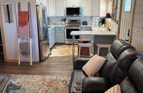 Smithville Casa | 2-BR, lake view, screened porch, 15min Hurricane, 10min Smithville, dogs ok