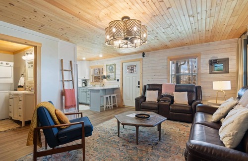 Smithville Casa | 2-BR, lake view, screened porch, 15min Hurricane, 10min Smithville, dogs ok