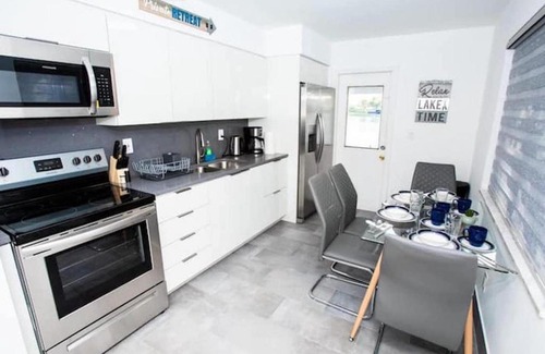 Davie Casa | 2 BR Lakefront Town House Kids Friendly/ Davie lake