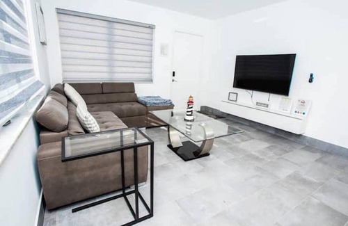 Davie Casa | 2 BR Lakefront Town House Kids Friendly/ Davie lake