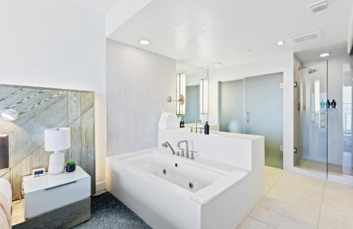 Central Beach Apartamento | 2 BR Luxury Beach Apartment with Resort Amenities
