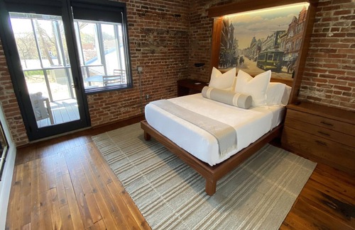 Danville Casa | 2 BR luxury suite w/ screened in porch; walkable to bars and restaurants.