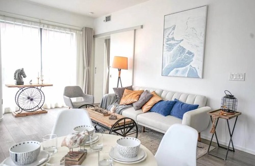 Downtown Toronto Apartamento | 2 BR plus DAN at heart Toronto downtown