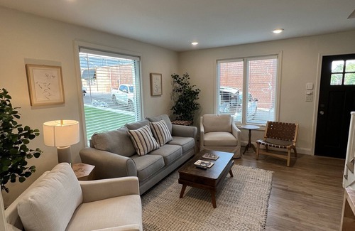 Homewood Casa | 2 BR Townhome in downtown Homewood next to SOHO