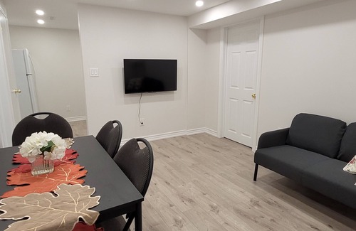 Pleasant View Apartamento | 2-BR Unit with en-suite Baths, Private Kitchen & Living Rm near Seneca