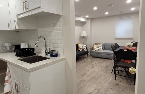 Pleasant View Apartamento | 2-BR Unit with en-suite Baths, Private Kitchen & Living Rm near Seneca