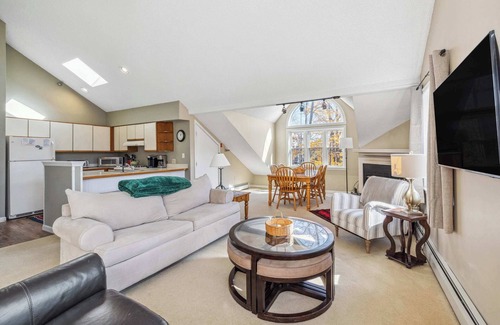 Ludlow Apartamento | 2-BR Winterplace Ski-In/Ski-Out Okemo Escape