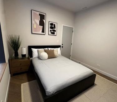 West Town Casa | 2 BR with Soaking Tub and Onsite Parking