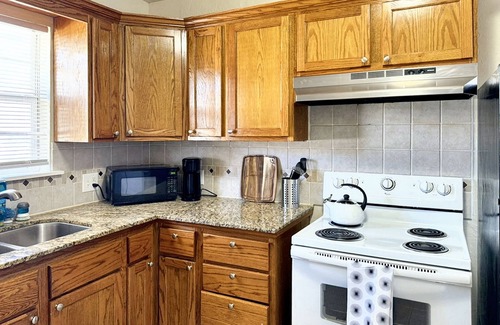 Central Oklahoma City Apartamento | 2 brs House With Fenced Yard Near the ZOO