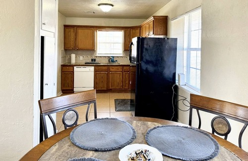 Central Oklahoma City Apartamento | 2 brs House With Fenced Yard Near the ZOO