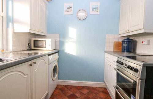 Abersoch Cabaña | 2 BRYN HYFRYD, pet friendly, country holiday cottage in Abersoch