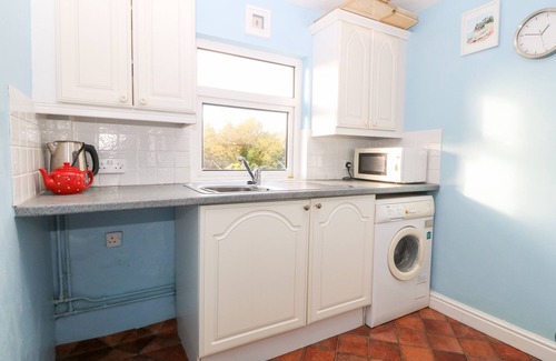 Abersoch Cabaña | 2 BRYN HYFRYD, pet friendly, country holiday cottage in Abersoch