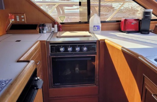 Bay Harbor Alquiler De Eote | 2 Cabin Classic Yacht in Petoskey's Bay Harbor