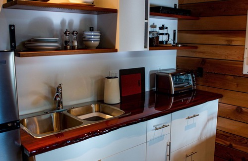Ucluelet Cabina | #2 CABIN COUPLES KING BED HOTTUB BEACH