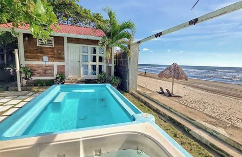 Pochomil Cabina | 2 Casitas for 8 guests on Beach Front w Pool & AC