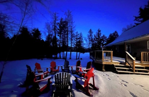 South River Cabaña | 2 Chalets-Hot Tub, sleeps 10, private sandy beach!