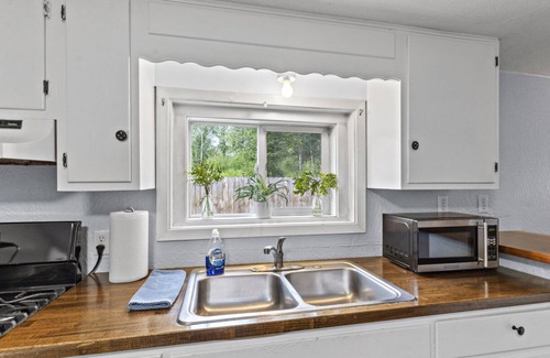 North Star Cabaña | #2 Charming Midtown Bungalow / Fire-Pit + BBQ