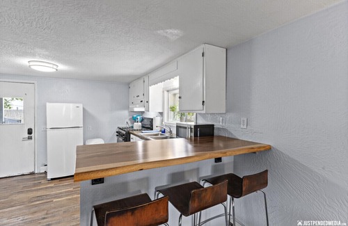 North Star Cabaña | #2 Charming Midtown Bungalow / Fire-Pit + BBQ