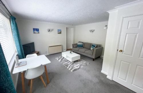 Newquay Apartamento | 2 Chatsworth Riverscape Apartments - Peaceful apartment in great location with free parking overlooking the Gannel just a short walk from Newquays incredible beaches and local amenities