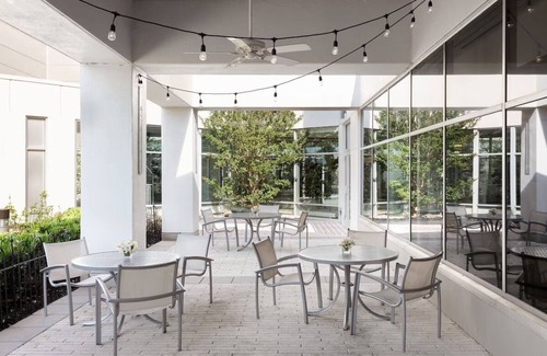 Iselin Casa | 2 Chic Accommodations w/ Restaurant & On-Site Parking! Walking distance to Metro