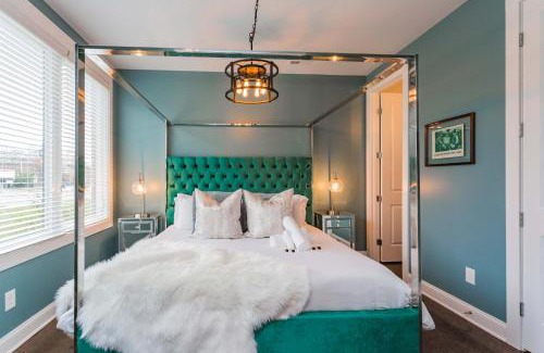 South Nashville Casa | 2 Chic Townhomes Near Geodis Sleeps 22