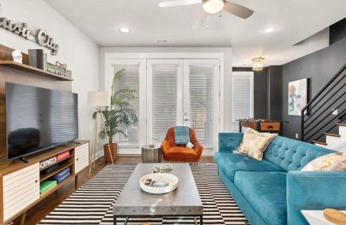 South Nashville Casa | 2 Chic Townhomes Near Geodis Sleeps 22