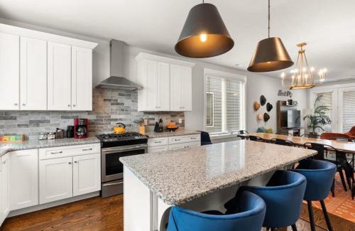 South Nashville Casa | 2 Chic Townhomes Near Geodis Sleeps 22