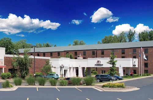 Grand Rapids Casa | 2 Comfortable Rooms w/Family Amenities, Pool Access & Free Airport Shuttle