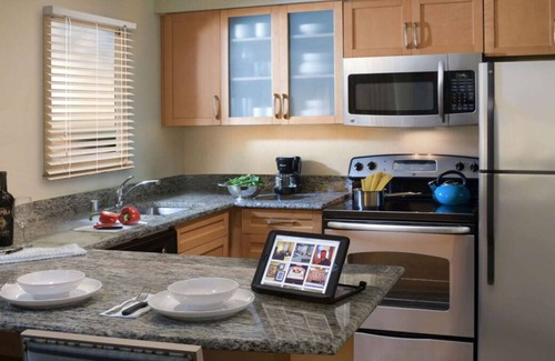 Houston Casa | 2 Comfortable Units! FREE Breakfast & Parking, Pool, Close to Rocket Park!