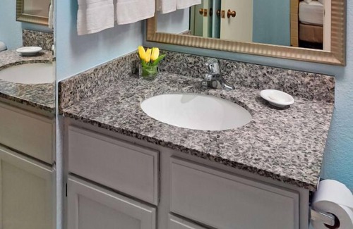 White Station Casa | 2 Comfortable Units! w/ Parking, Pets Allowed Near Children's Museum of Memphis!