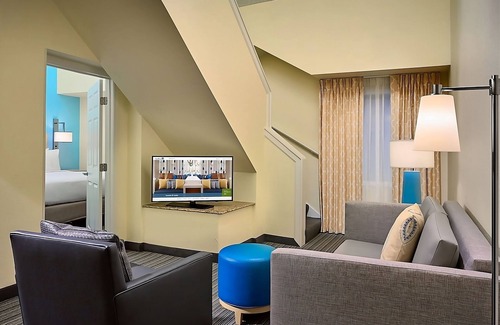 White Station Casa | 2 Comfortable Units! w/ Parking, Pets Allowed Near Children's Museum of Memphis!