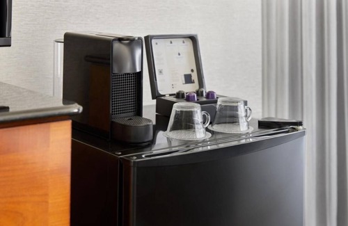 Crystal City Casa | 2 Connecting Suites at a 4⭐️ Hotel