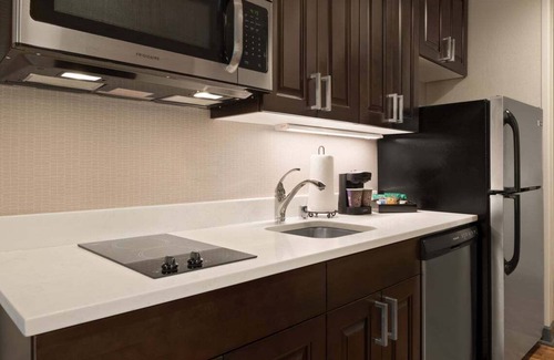 East Town Apartamento | 2 Connecting Suites at a Hotel