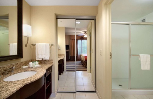 North Greece Apartamento | 2 Connecting Suites at a Hotel