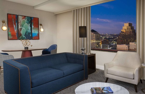 Waller Creek District Casa | 2 Connecting Suites at a 4⭐️ Hotel