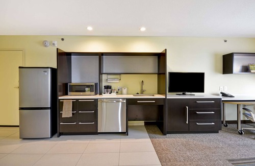Vickery Meadow Apartamento | 2 Connecting Suites at a Hotel