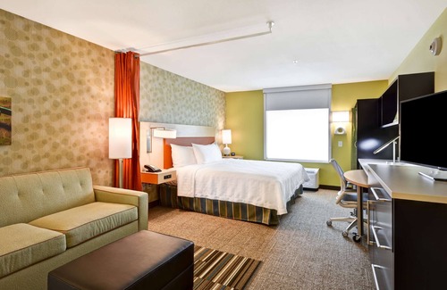 Vickery Meadow Apartamento | 2 Connecting Suites at a Hotel