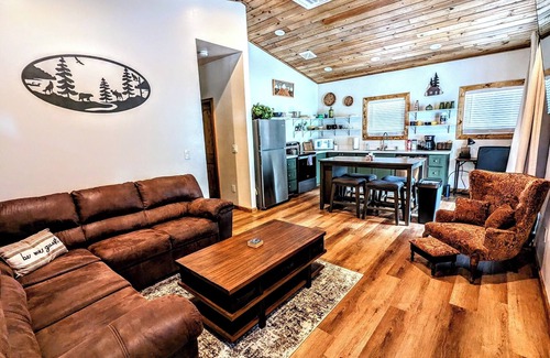 Pinetop Cabaña | 2 Covered decks, patio dining, quiet, tall pines