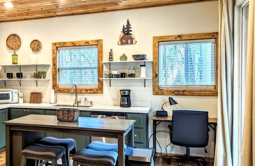Pinetop Cabaña | 2 Covered decks, patio dining, quiet, tall pines