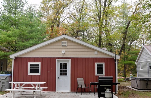 Lambton Shores Casa | 2 Cozy Cottages, Bunkie & Hot Tub