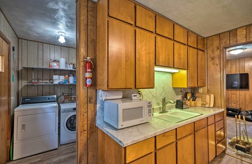 Island Park Cabaña | 2 Cozy Island Park Cabins w/ Near the Lake!