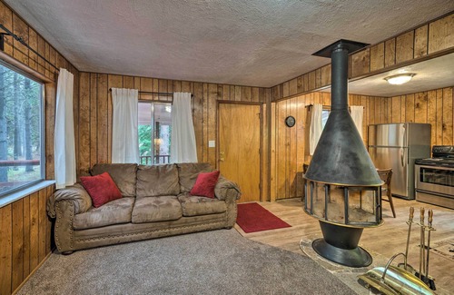 Island Park Cabaña | 2 Cozy Island Park Cabins w/ Near the Lake!