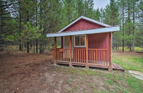 Island Park Cabaña | 2 Cozy Island Park Cabins w/ Near the Lake!
