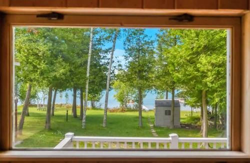 Cedar Cabaña | 2 Cozy Waterfront Cottages on Lime Lake